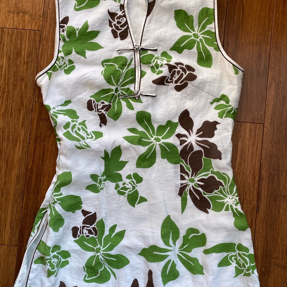 Floral Sleeveless blouse with Green and Brown Pattern